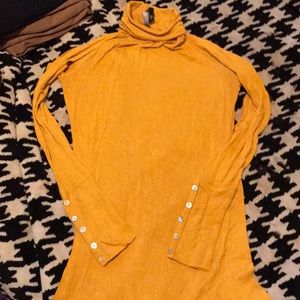 Yellow turtleneck NWOT